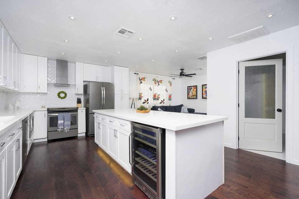The kitchen has a stove, coffee maker + coffee, toaster, dishwasher, microwave and refrigerator. If you choose to dine in, you will find all the pots, pans and dishes you need.