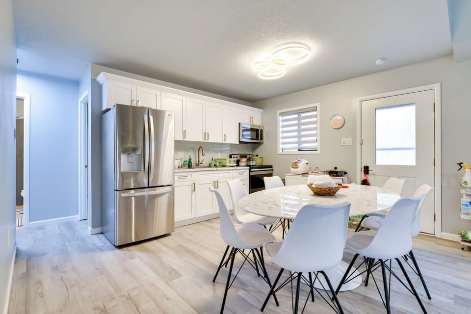 Kitchen & Dining Area | Open Floor Plan
