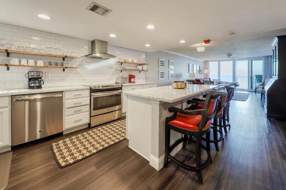               Kitchen With Seating