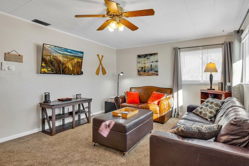 Spacious living room