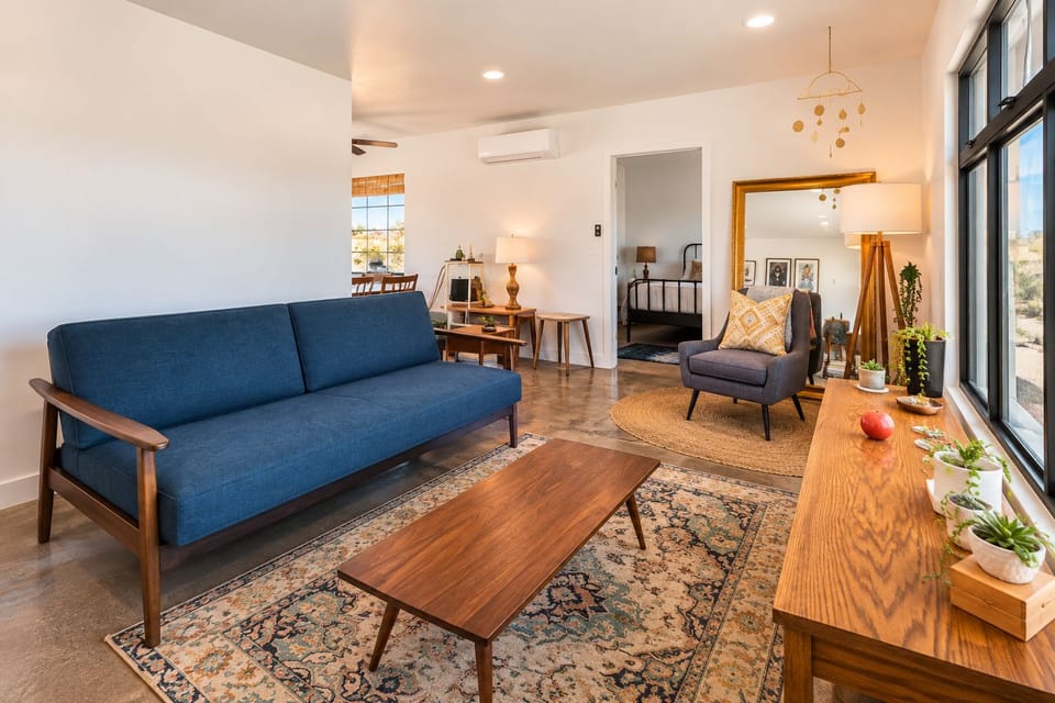 Desert Haven, Fire Pit, Stargazing, 10 mins to JT, sleeps 8, walk to town House in Twentynine Palms
