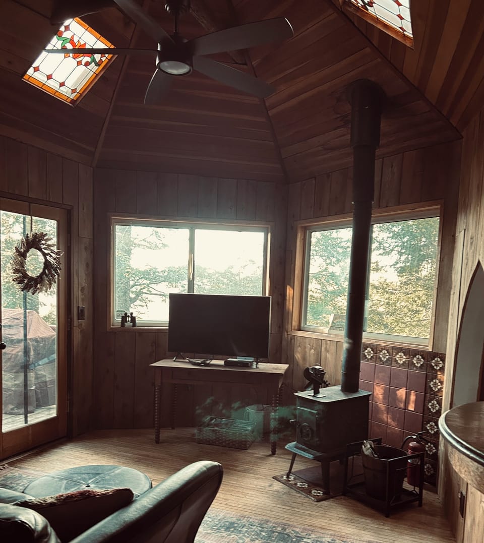 SmartTV with Netflix, Hulu and more