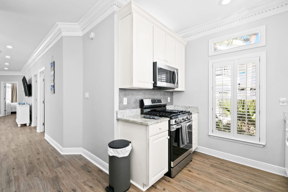 Kitchen/ Gas Stove/ Oven / Microwave
