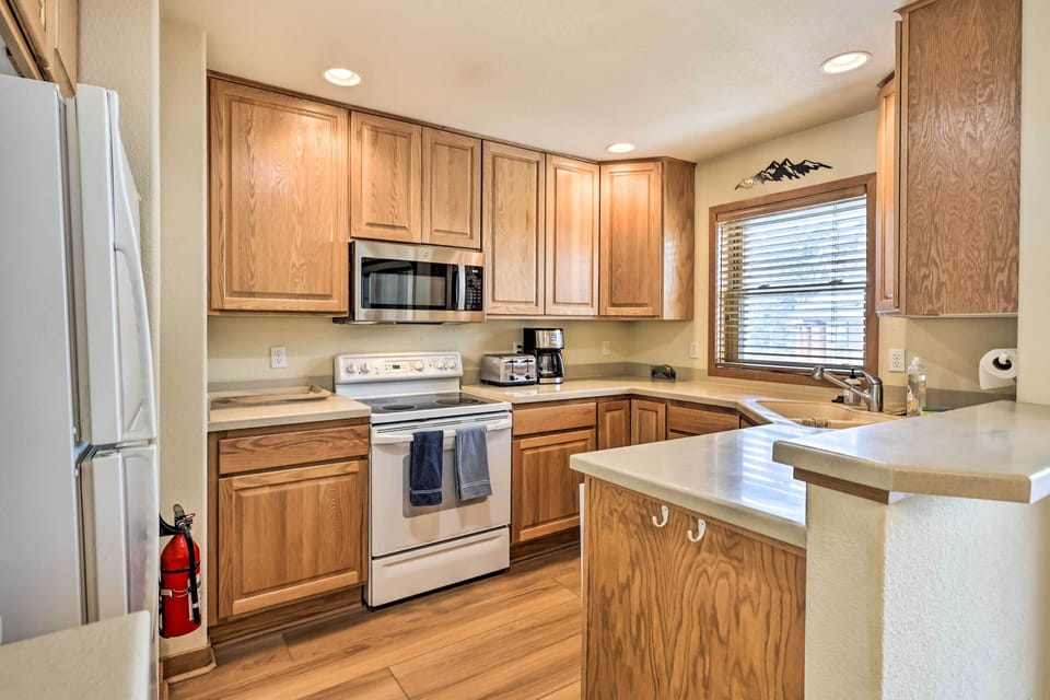 Kitchen | Ice Maker | Water Filter | Crockpot | Cooking Basics