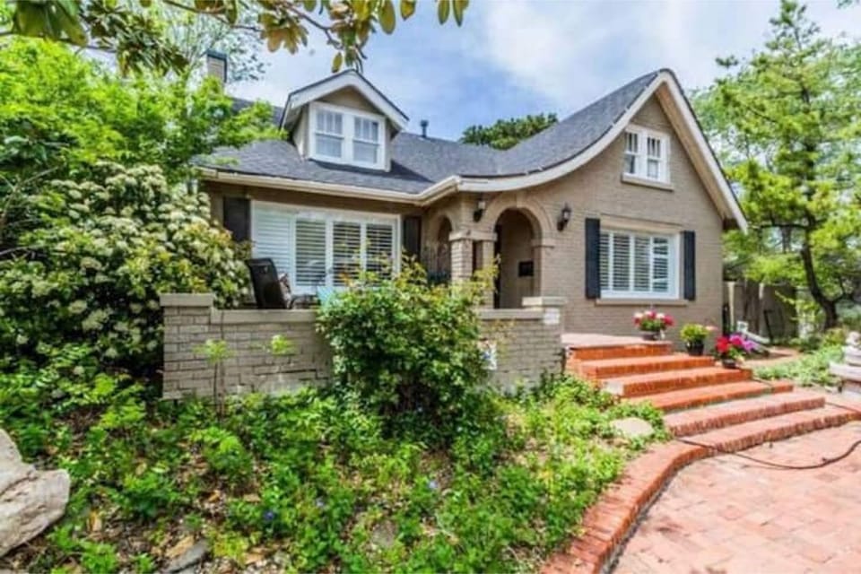 Front with Circle Drive 