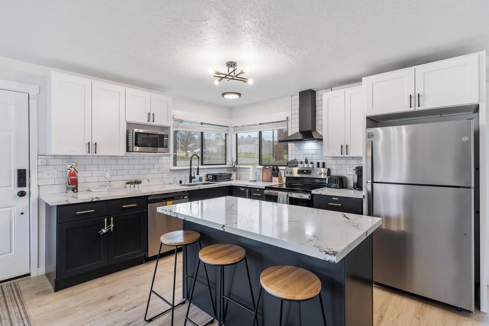 Modern open kitchen. Perfect for cooking and entertaining.