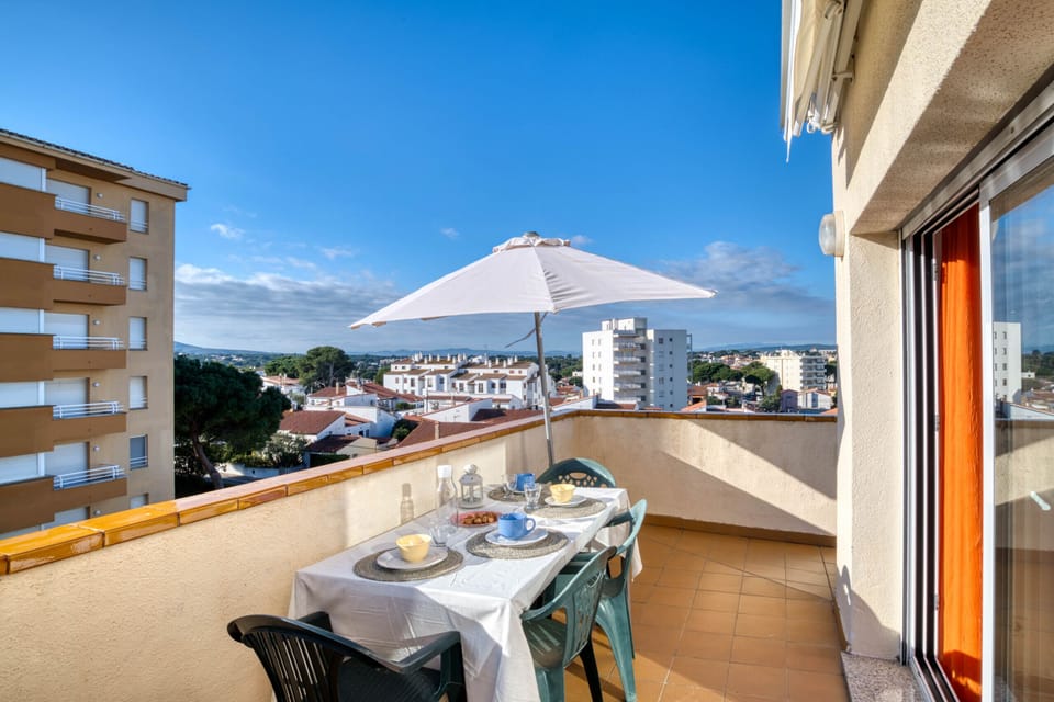 Terrace of the flat with communal pool in l'Escala