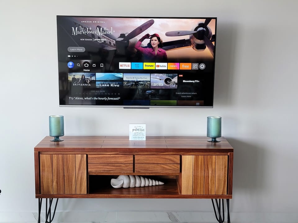 Smart TV with extensive channels from US, Canada, Mexico and beyond. 