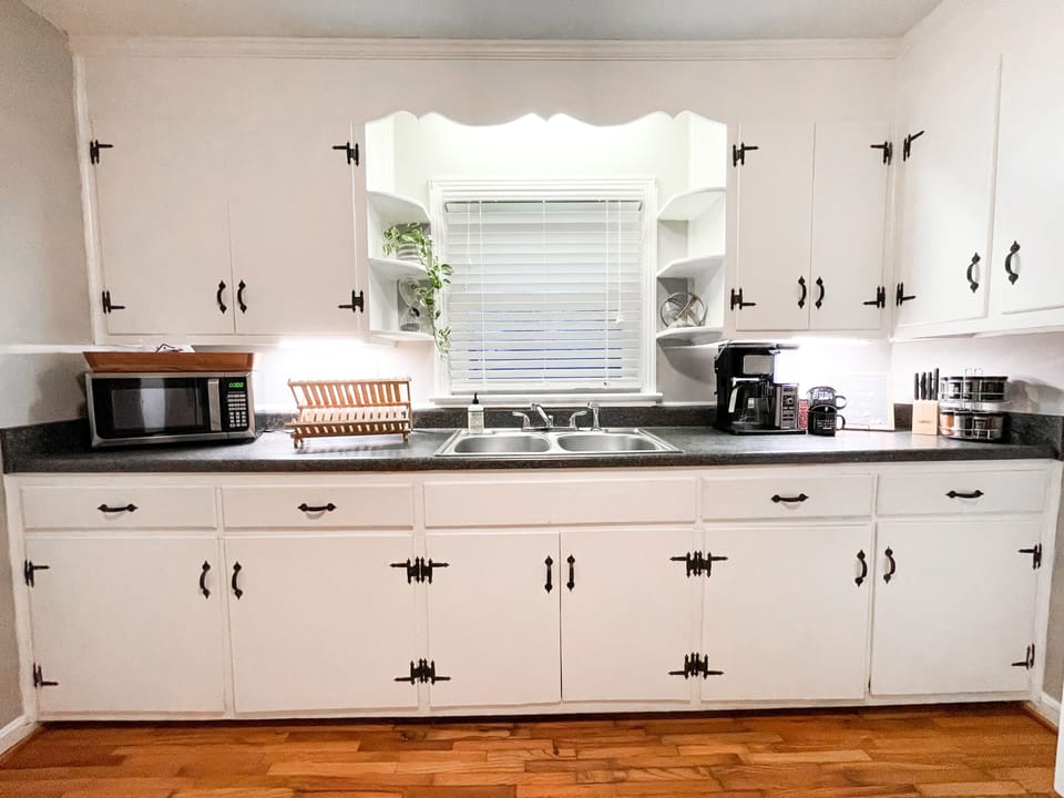 Full kitchen with stove/oven/full size fridge. Drip coffee maker + ground coffee
