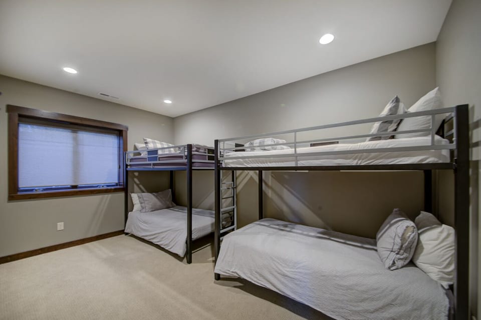 Bedroom 6, Bunk Room