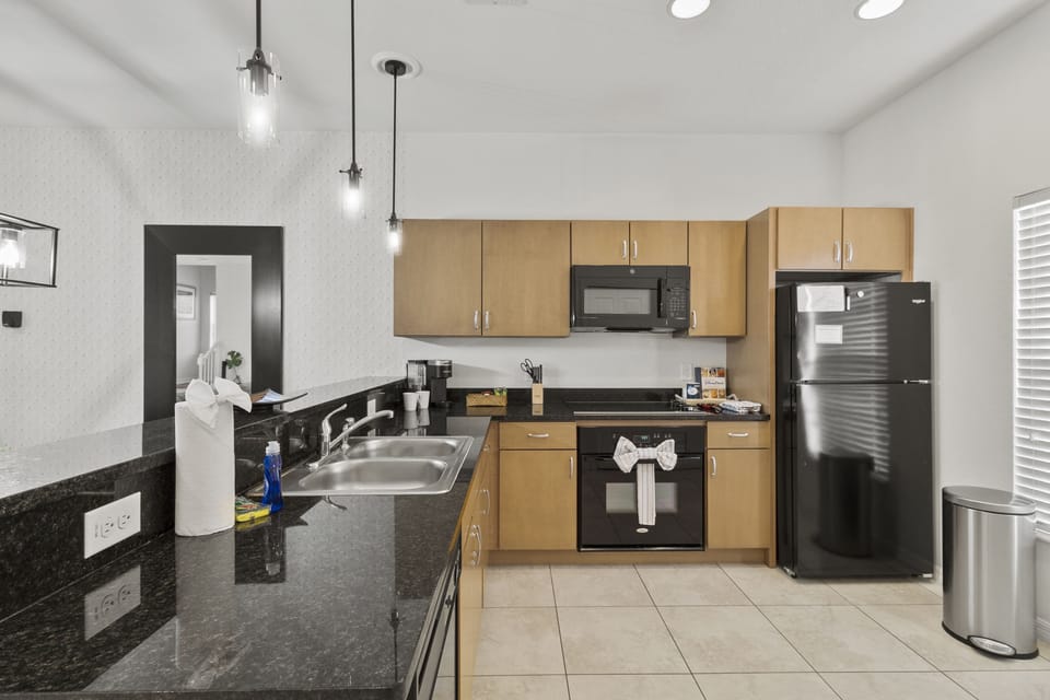 Culinary Bliss Awaits: Fully Equipped Kitchen for Joyful Family Dinners and Easy Meal Prep!