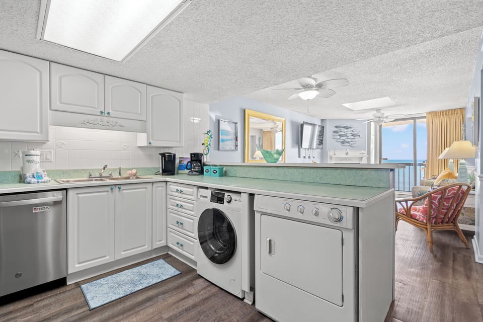 Fully Equipped Kitchen (w/washer & dryer)