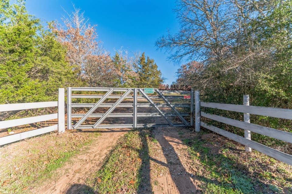 Entrance to Star Bar Farm