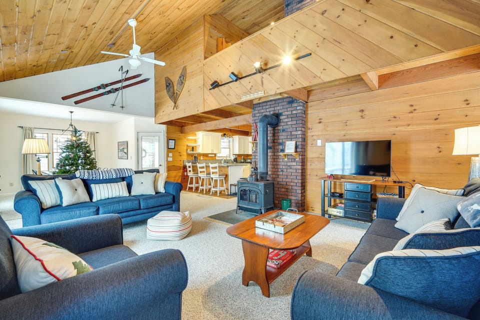 Wardsboro Vacation Rental | 5BR | 2.5BA | 2,015 Sq Ft | Steps Required for Entry