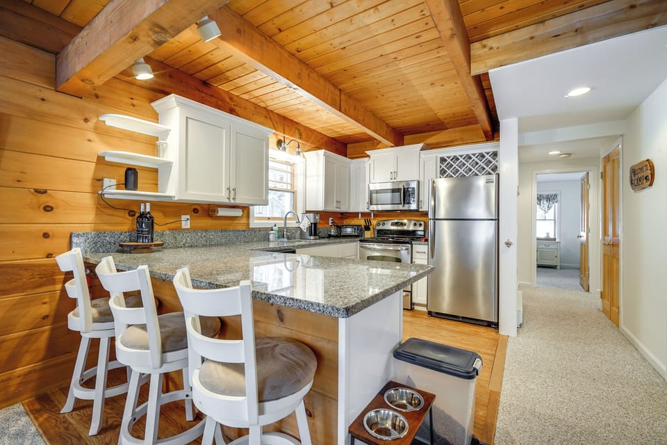 Fully Equipped Kitchen | Cooking Basics | Coffee Maker | Toaster Oven