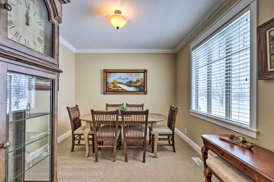 Dining Area | Dining Table | Dishware/Flatware
