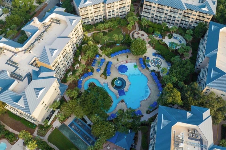 Beautiful and secluded resort not far from the Marina.