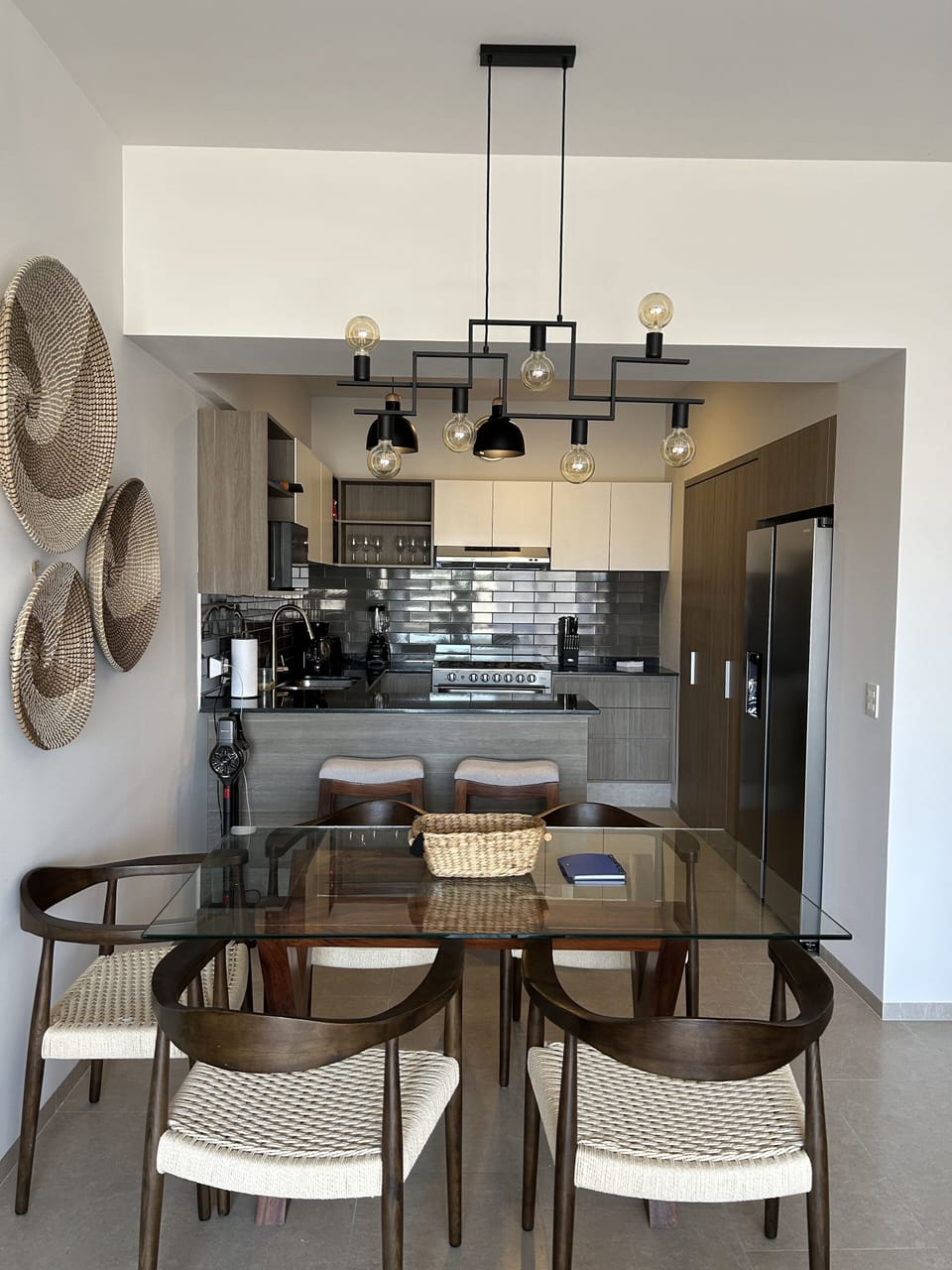 Comfortable dining room table 