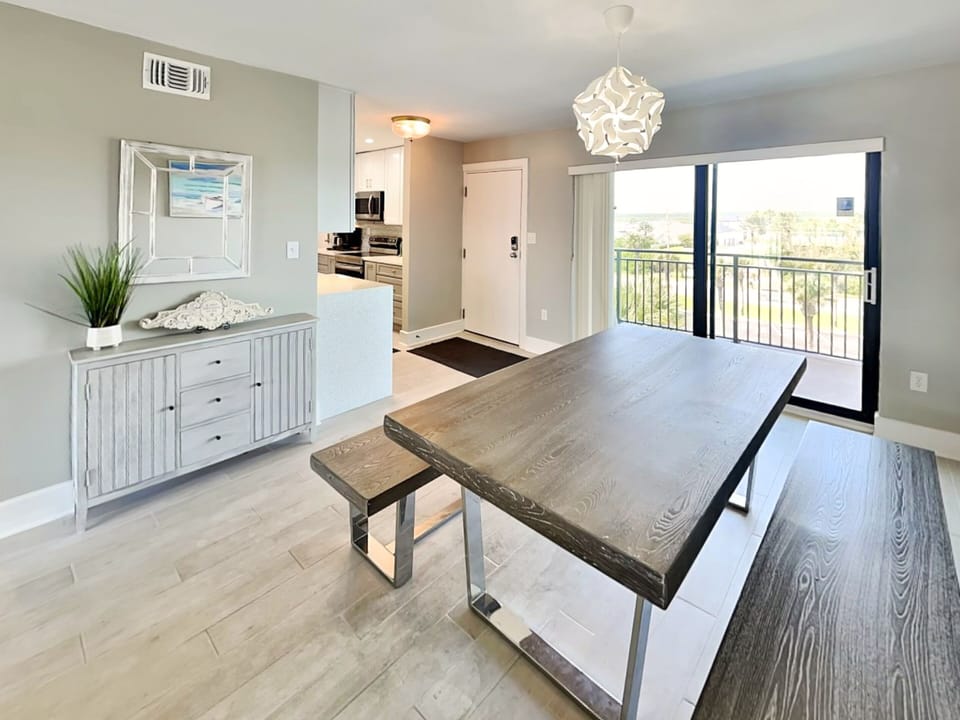 Dining Area - Seating For Six