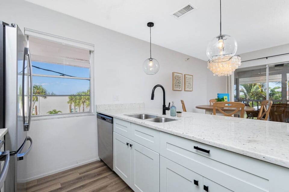 Kitchen with Peninsula and Breakfast Bar with Seating for 4 Guests