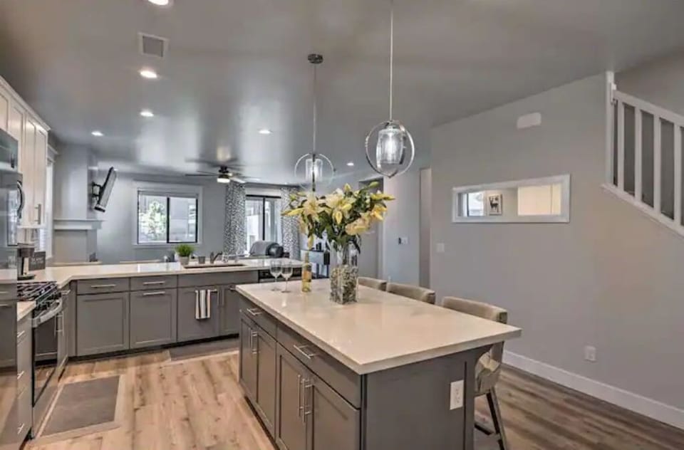 Living Room/Kitchen area