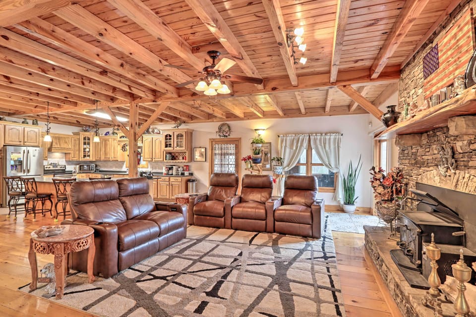 Ocoee Vacation Rental | 3BR | 2BA | 4,000 Sq Ft | Stairs Required for Access