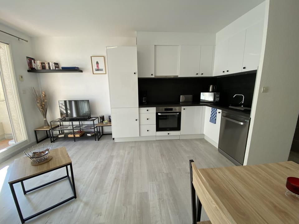 Practical and well-equipped new kitchen