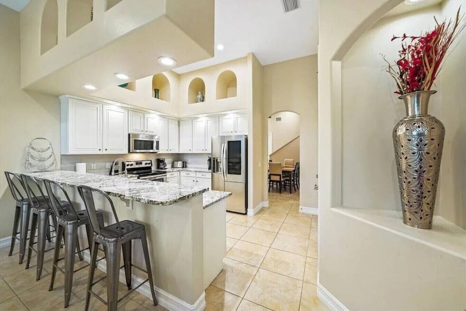Counter seating for 4