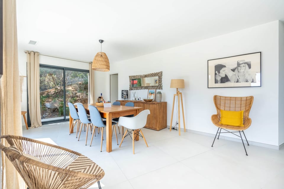 Salle à manger villa Seaside Lavandou Saint-Clair