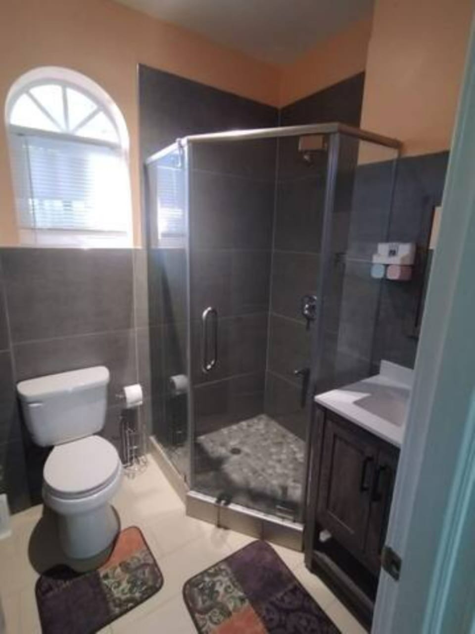 La Bwizan Inn Apt#3 bathroom