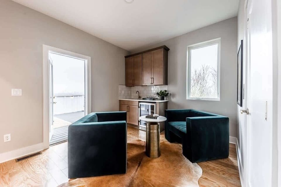 4th floor Lounge area on the second floor with wet bar and access to the rooftop
