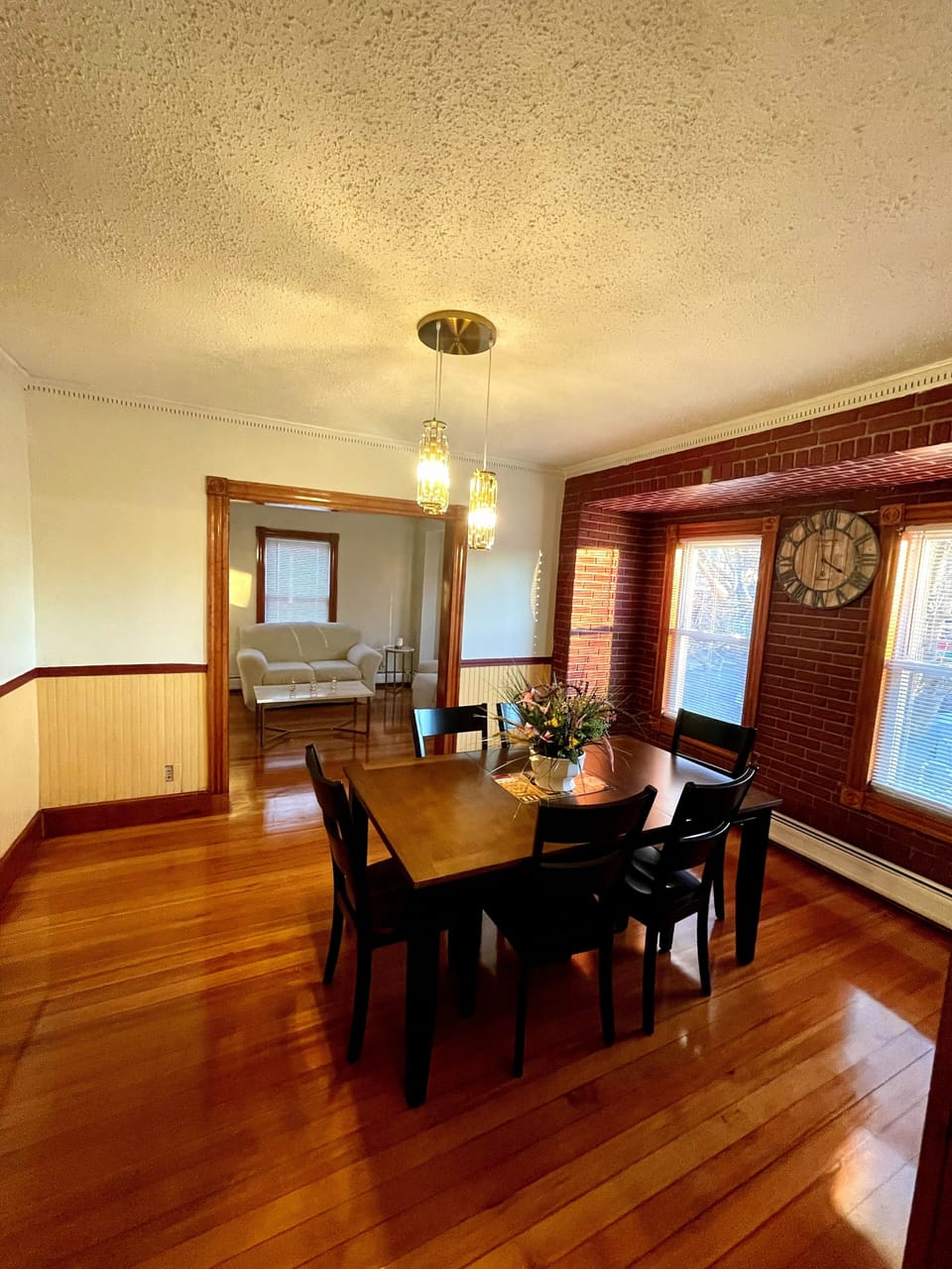  Dining room , perfect for eating dinner with loved ones and friends!
