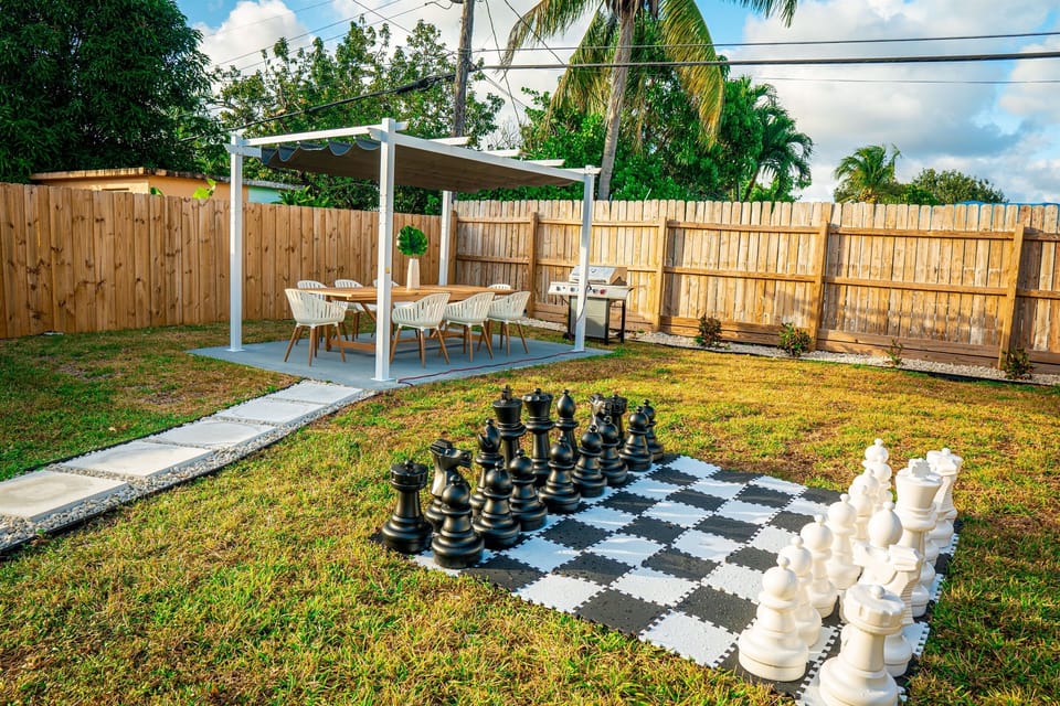Giant Chess