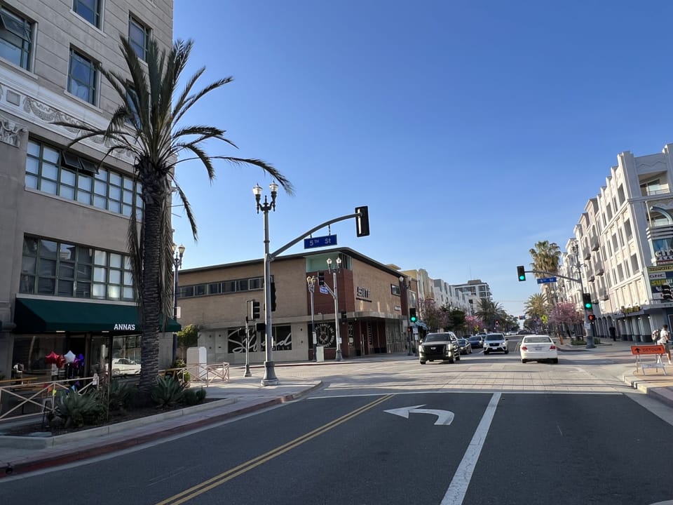 Many great restaurants walking distance 