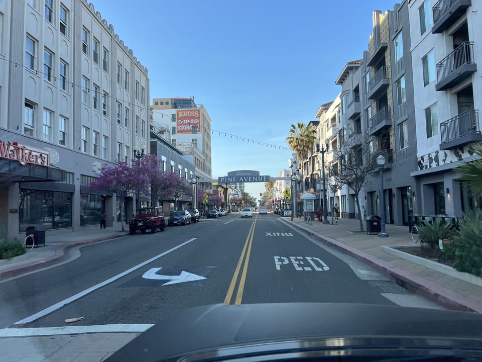Walking distance downtown Long Beach / we are in the heart of  Long Beach Cali 