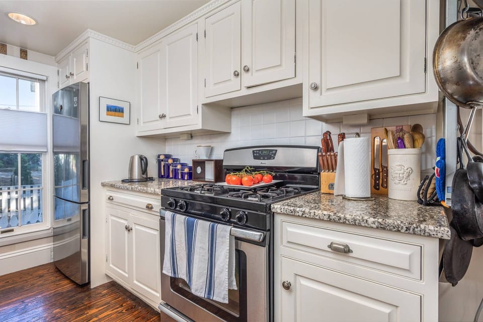 SeaCity View - enjoy the beach all day and elegant urban amenities at night