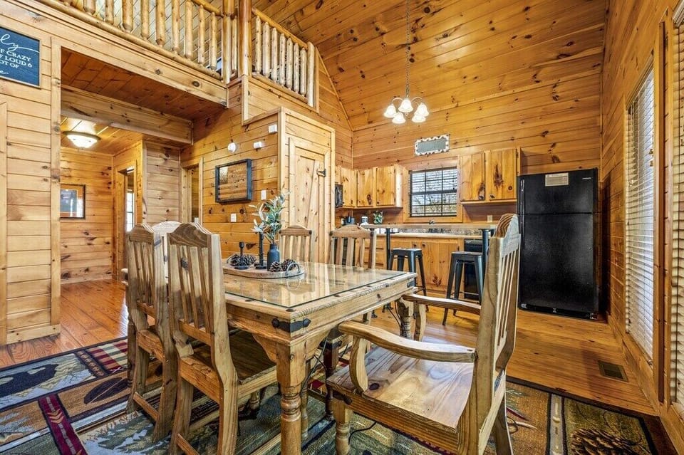 Bourbon Bear Lodge's inviting dining table