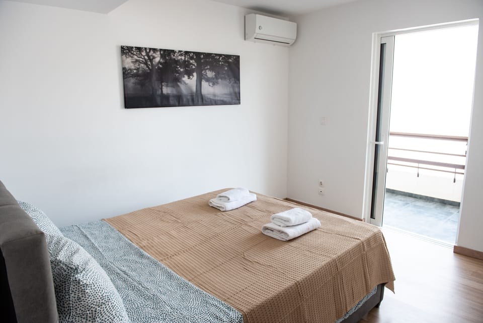 Spacious bedroom with a comfortable double-bed 