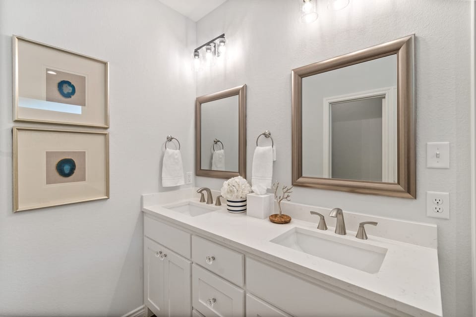 The Benjamin I-Bedroom1 Ensuite Bathroom