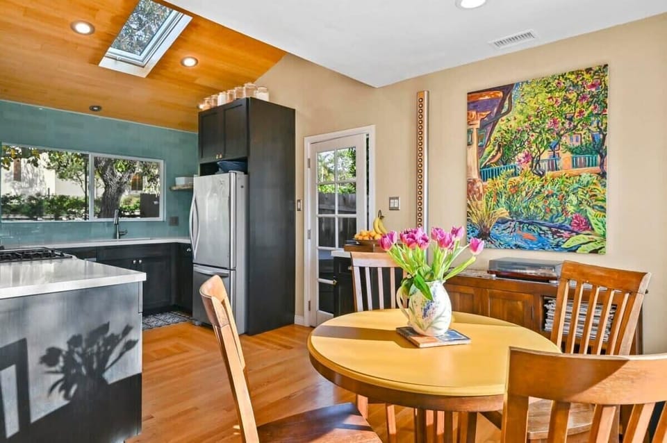 easily able to host from the kitchen!