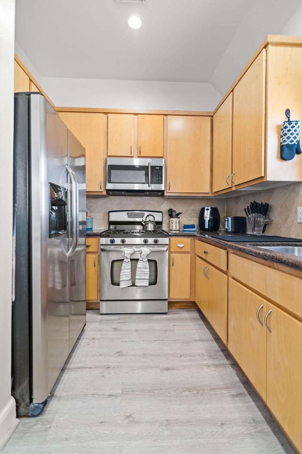Stainless steel appliances and a full kitchen at your disposure.