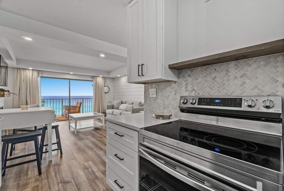 Coffee station, Keurig, fully stockeCoffee station, Keurig, fully stocked kitchen, Samsung appliancesd kitchen