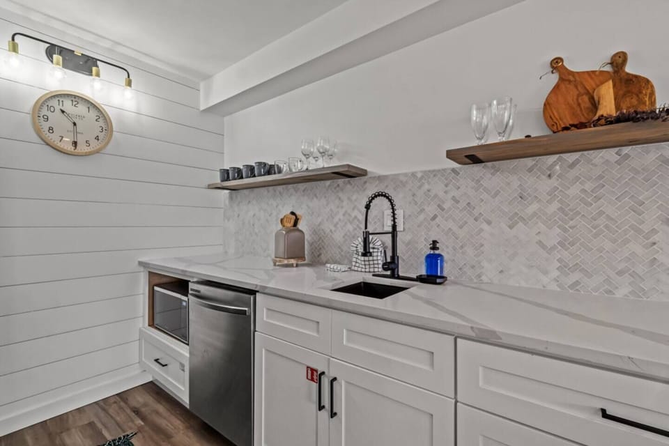 Fully stocked kitchen, Samsung appliances