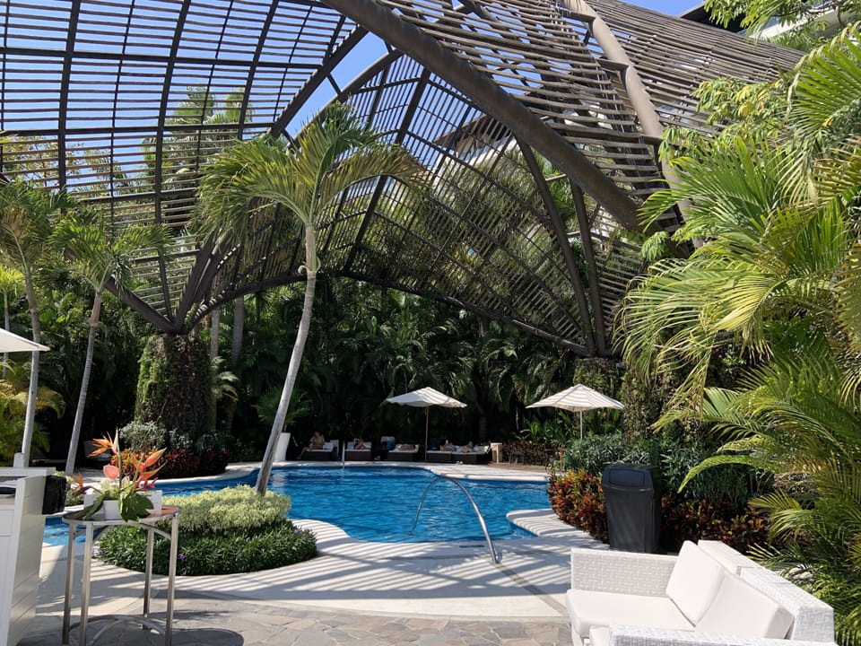 Grand Luxxe Pool 4