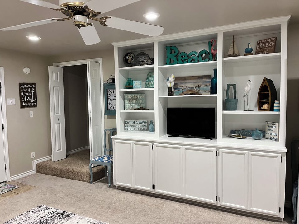 2nd floor living room with TV