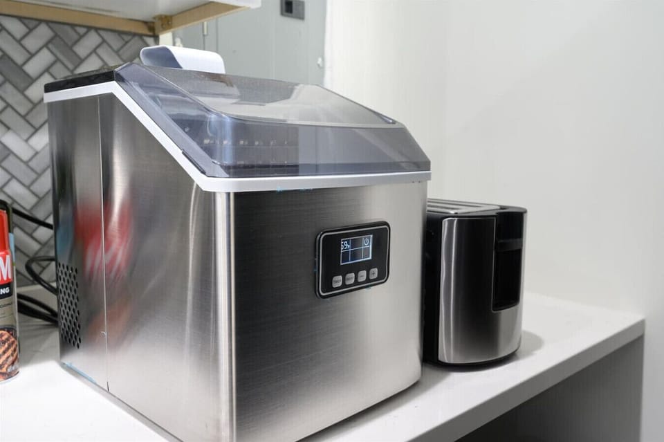 Ice Machine + Toaster