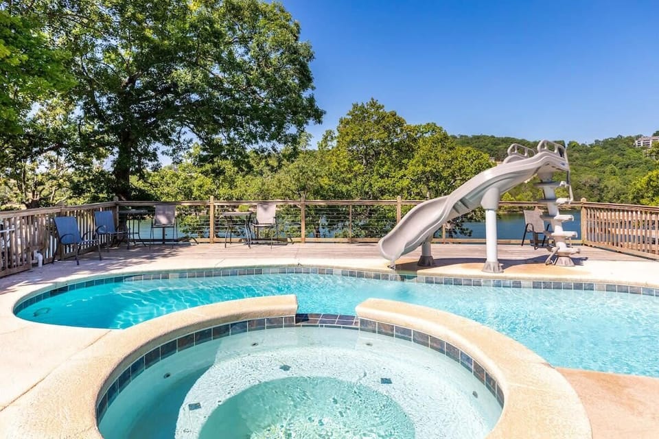 Seasonal pool & hot tub