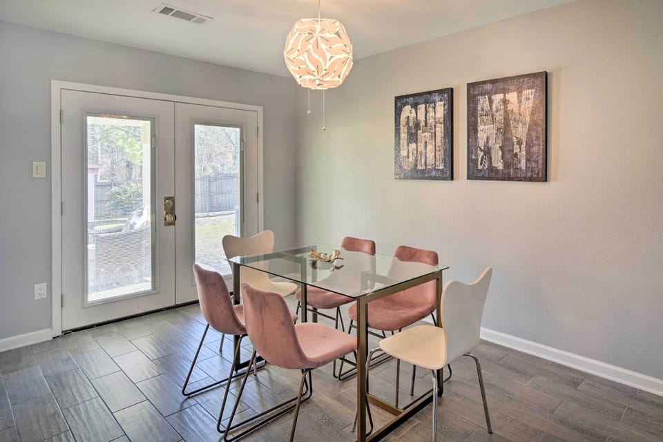 Dining Room | Dishware/Flatware Provided
