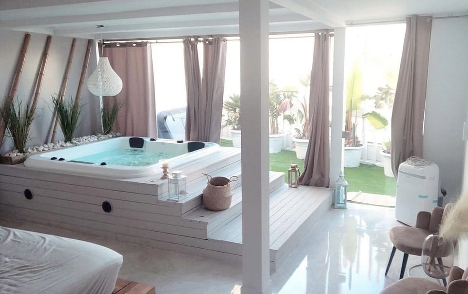 Indoor spa tub