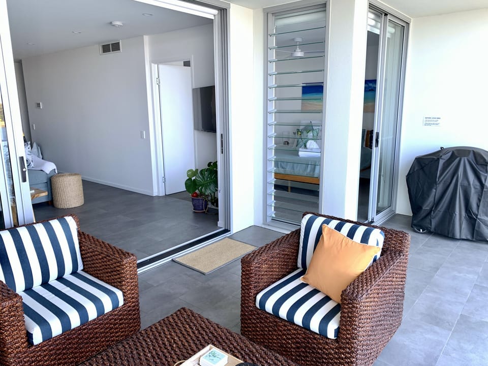 Alfresco open-air living seamlessly from balcony through to kitchen & main b'rm